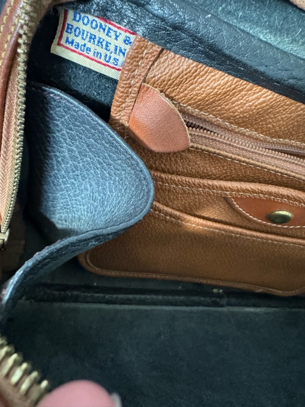Vintage Dooney & Bourke Black Pebbled Leather Crossbody Bag - Picture 8 of 12